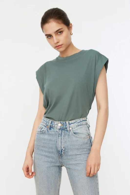 Green Sleeveless Basic Knitted T-Shirt-- Zippered Front Buttoned Front Snap Front